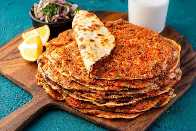 Gaziantep usulü Lahmacun yapmanın püf noktası! Çıtır çıtır olmasının tek bir tüyosu var 1